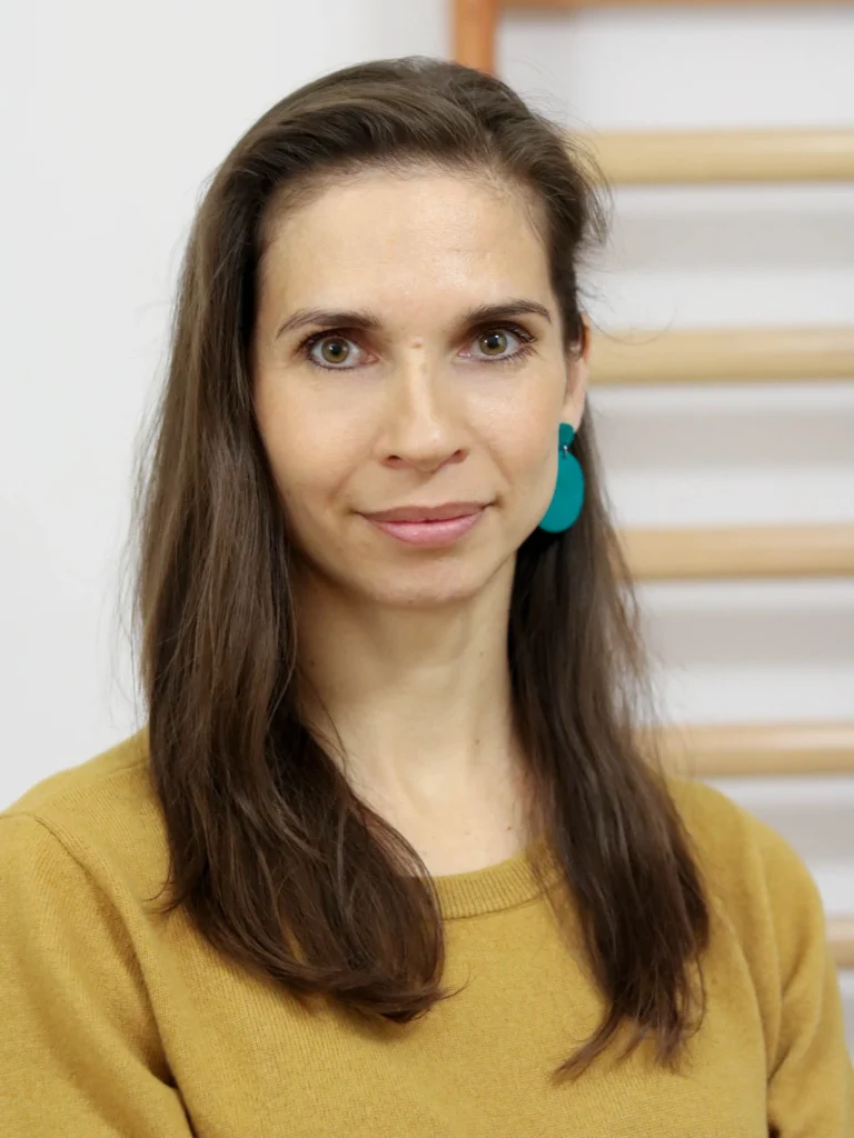 Császár Dóra gyógytornász, McKenzie terapeuta Aktivfizio