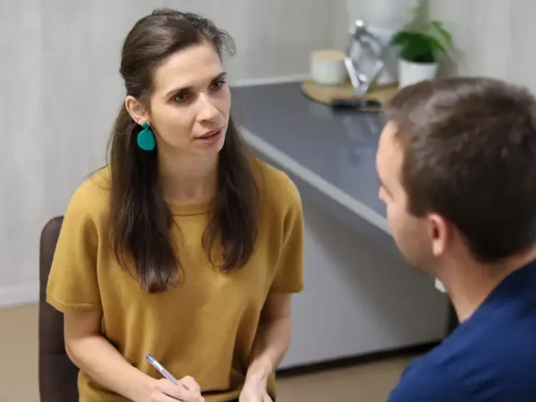 Császár Dóra gyógytornász, McKenzie terapeuta kórtörténet felvétel